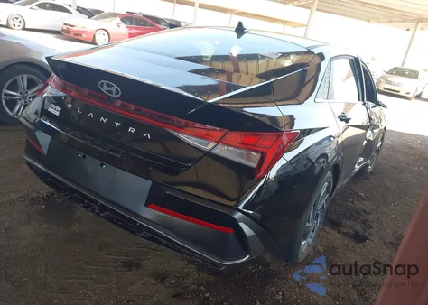 2024 Hyundai Elantra Sel z USA, uszkodzony, nr VIN KMHLS4DG1RU798936